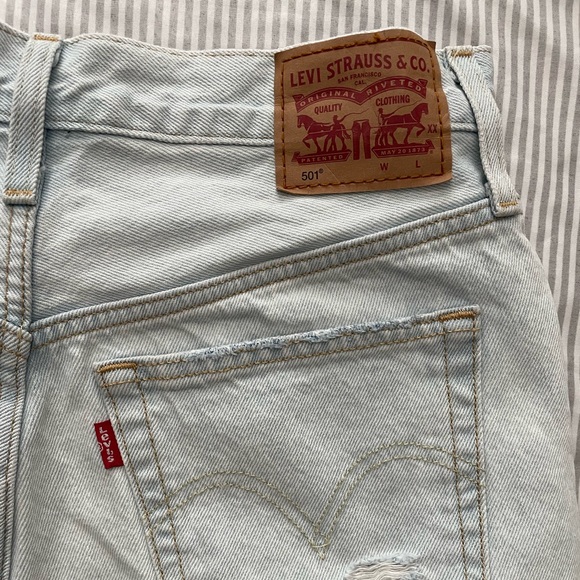 GUC Women’s Levi Shorts - Picture 2 of 4